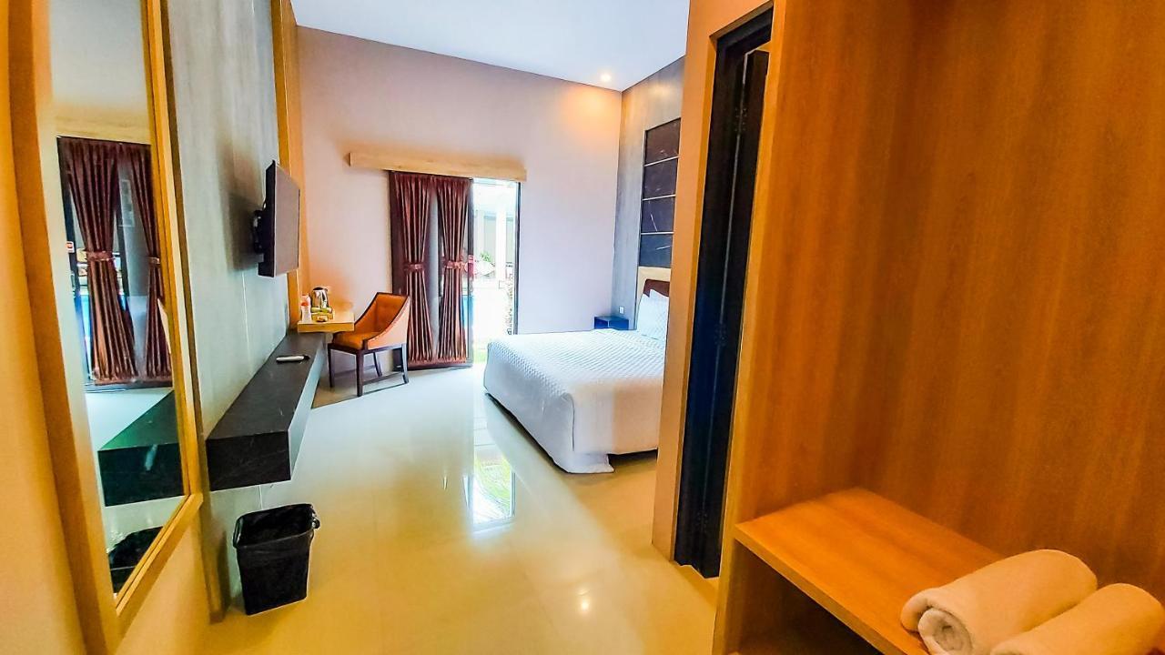 Giri Palma Hotel Malang Bagian luar foto