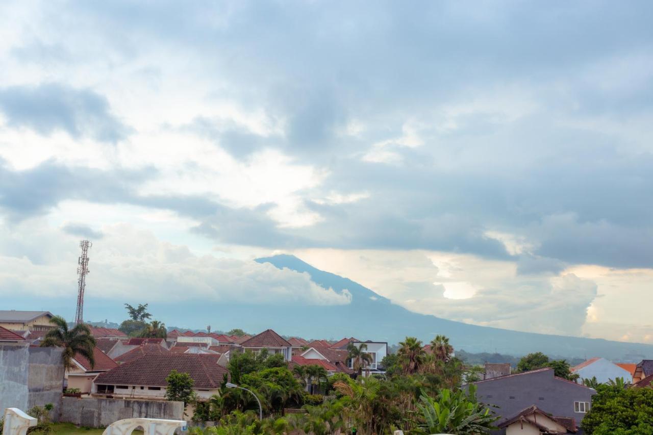 Giri Palma Hotel Malang Bagian luar foto